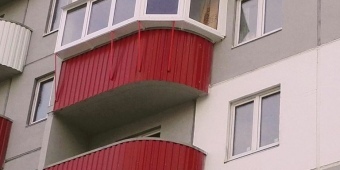 Обшивка снаружи и балкон с выносом