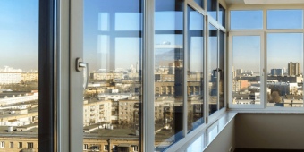 Утеплённый балкон с панорамным остеклением